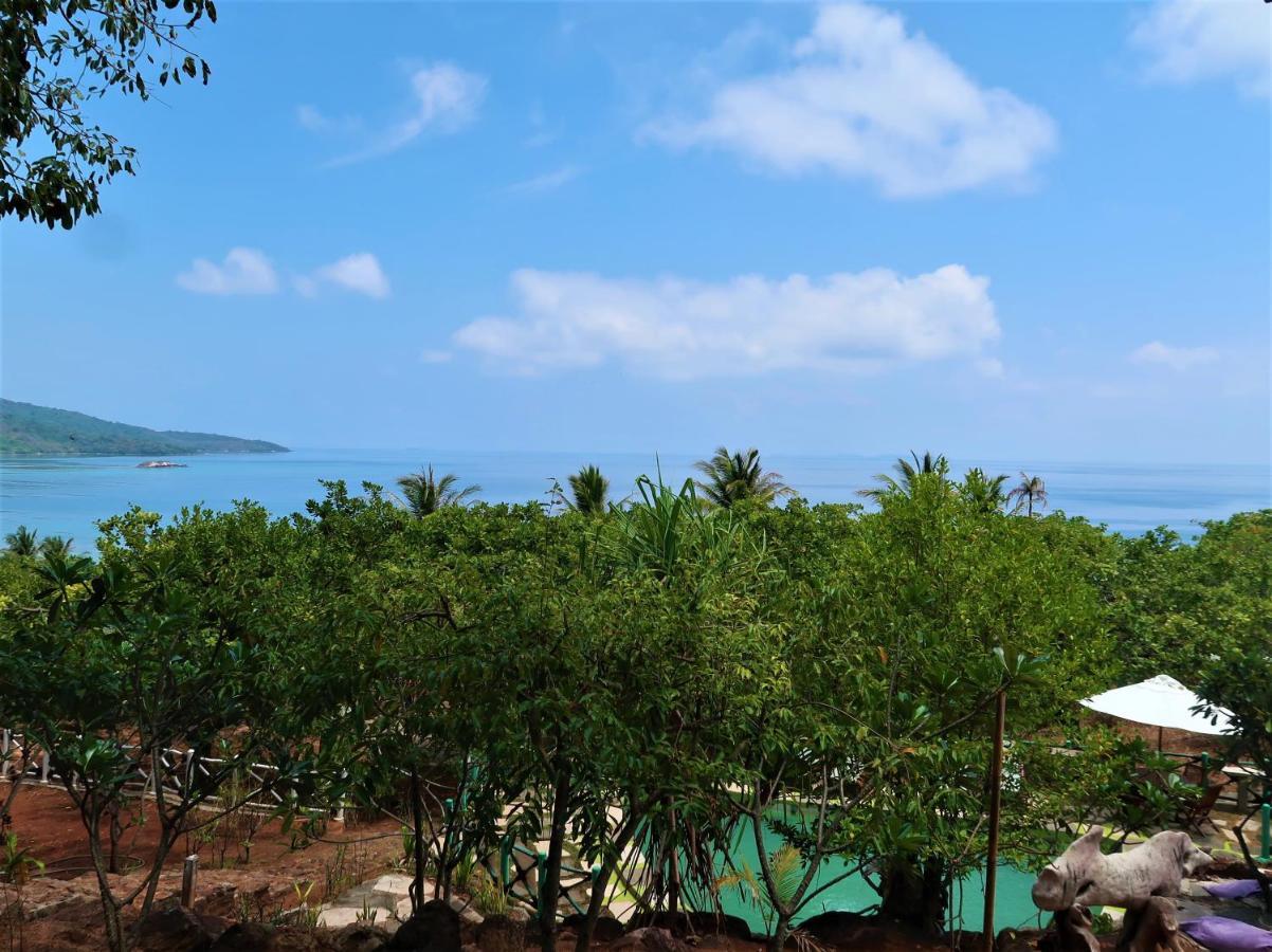 Breve Azurine Lagoon Resort Karimunjawa Exterior photo