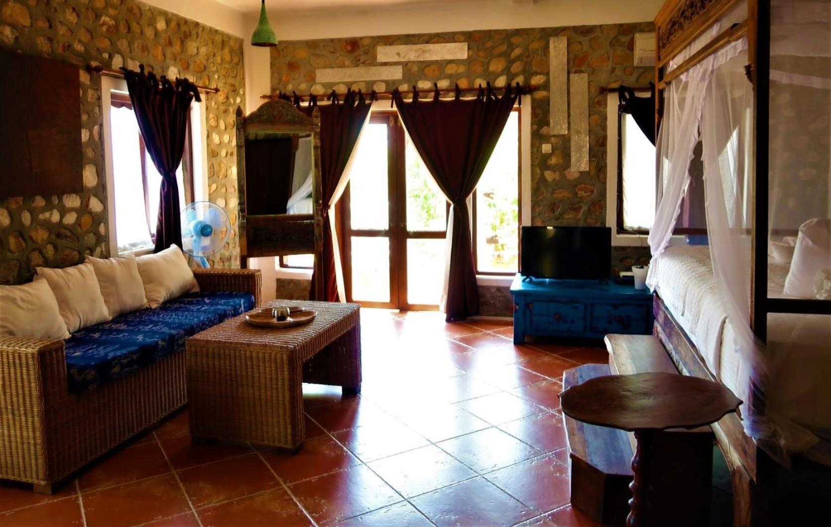 Breve Azurine Lagoon Resort Karimunjawa Exterior photo