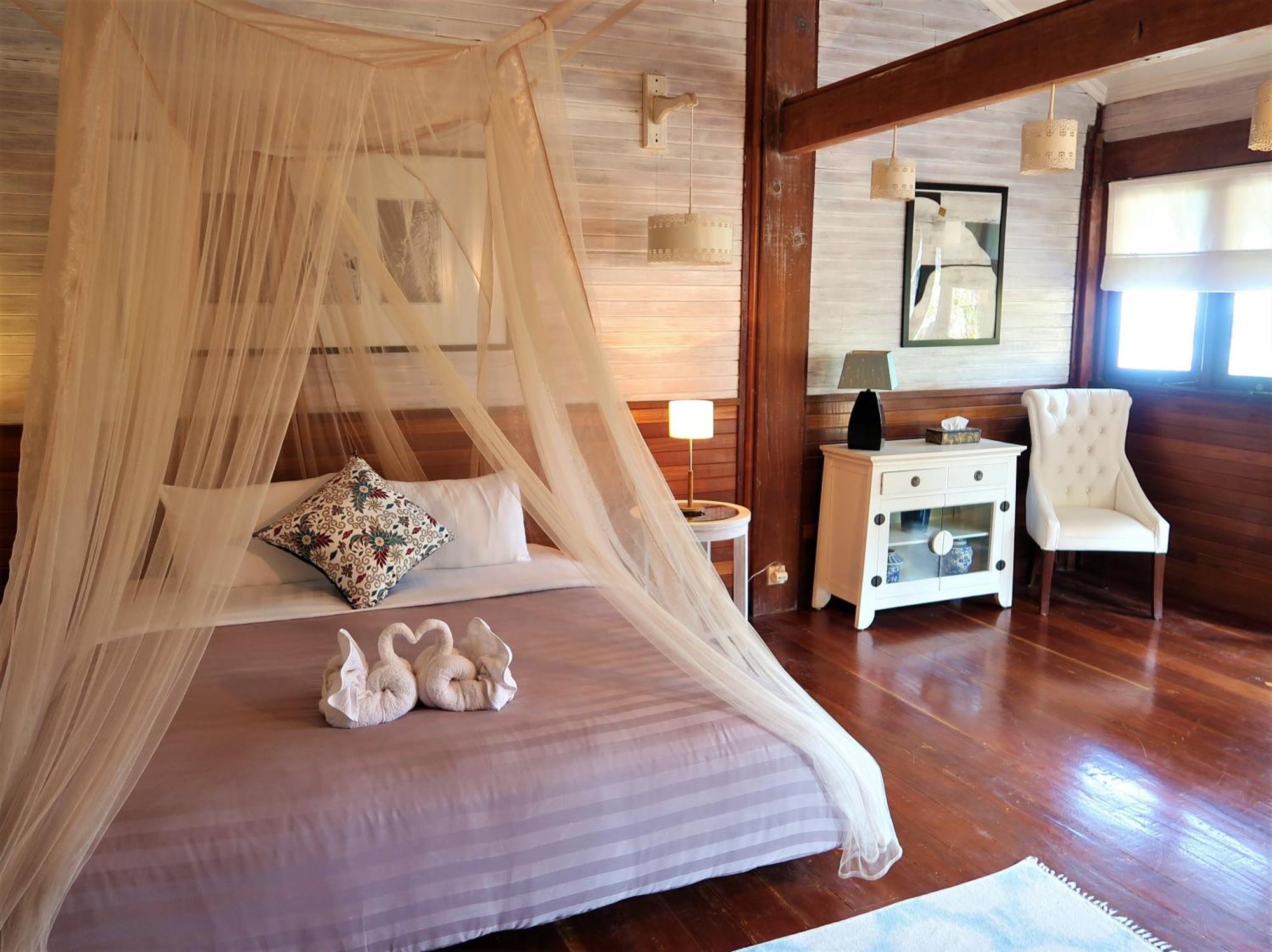 Breve Azurine Lagoon Resort Karimunjawa Exterior photo