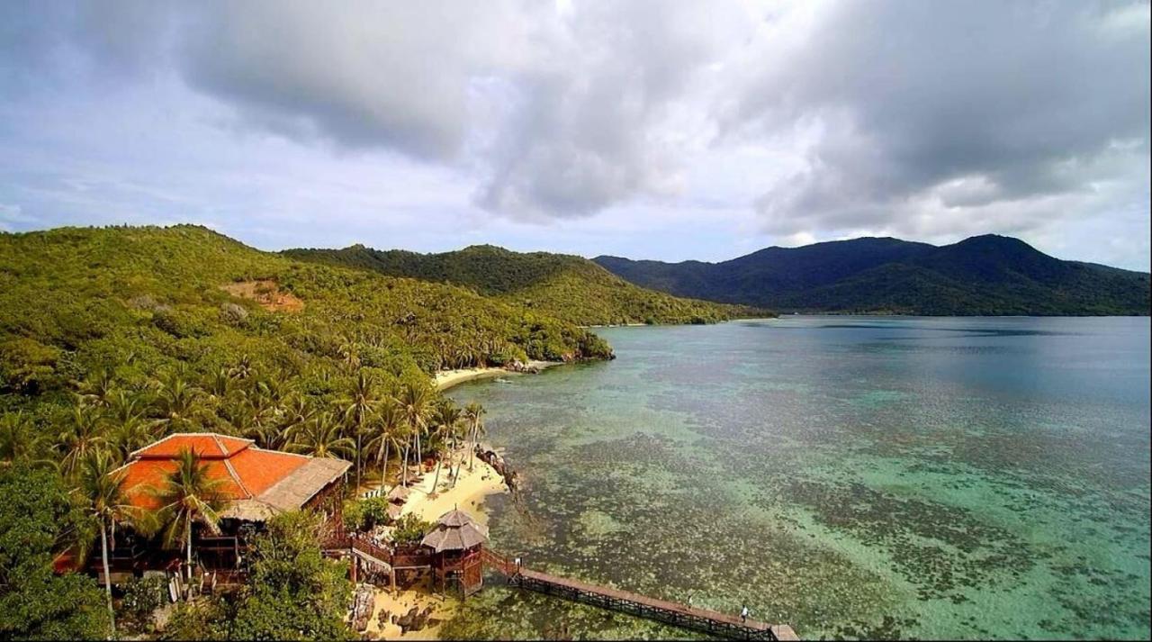 Breve Azurine Lagoon Resort Karimunjawa Exterior photo